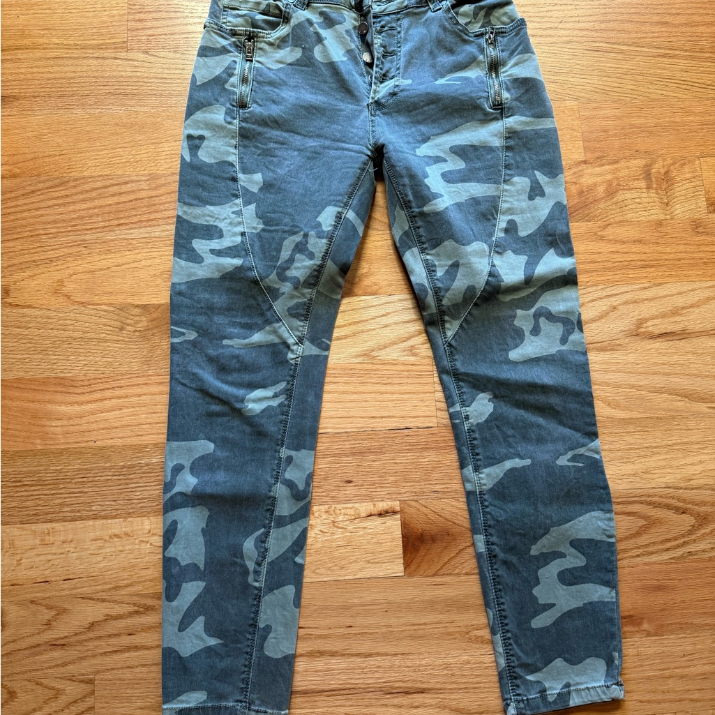 Elan Camouflage Cargo Pants